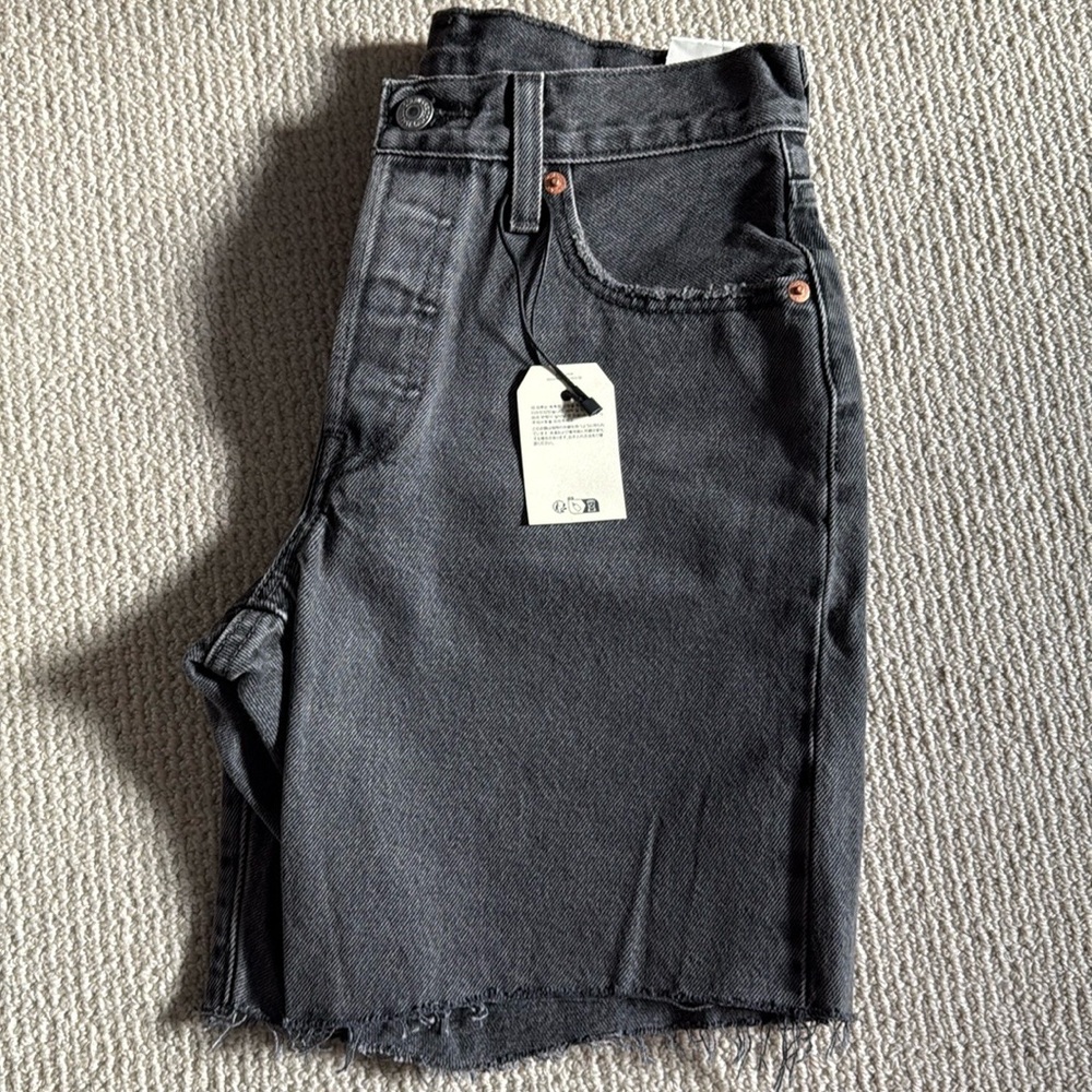 NWT Levi’s 501 ‘90s Mid Thigh Denim Cutoff Short size 24